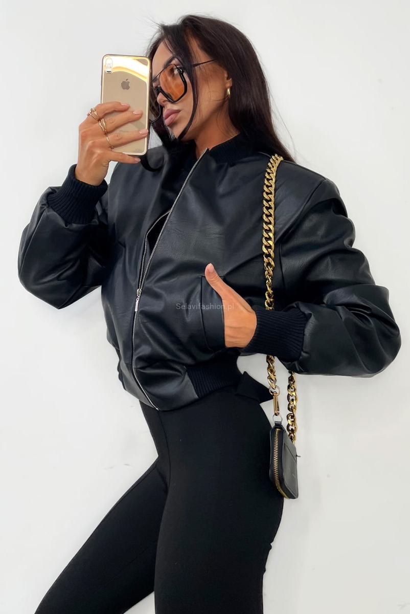 Krótka kurtka bomberka LaMilla czarna w Selavifashion.pl