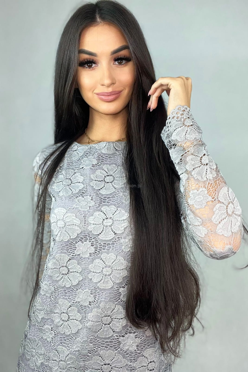 Elegancka klasyczna sukienka koronkowa szara w Selavifashion.pl