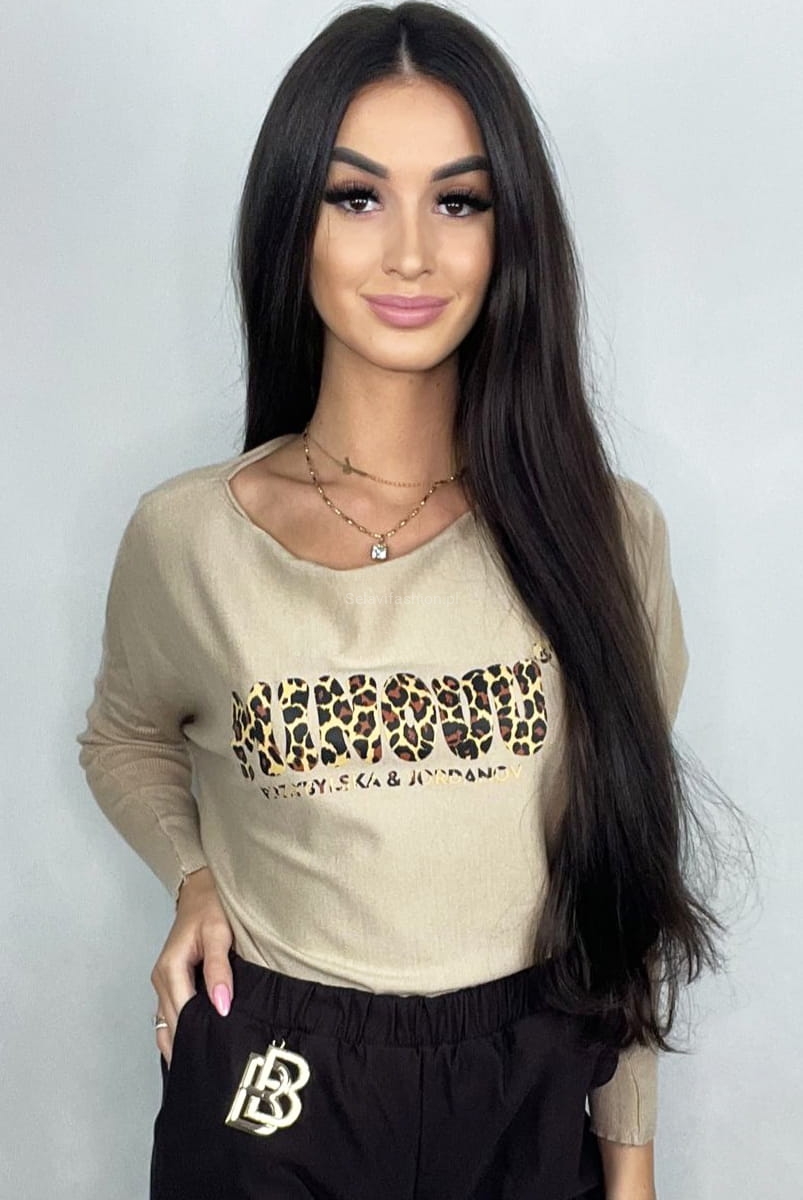 Bluzka swetrowa z logo Minouu gepard beżowa w Selavifashion.pl