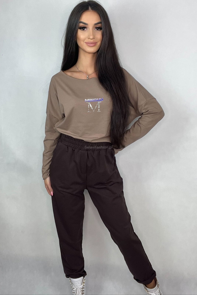 Bluzka swetrowa z logo Minouu camel w Selavifashion.pl