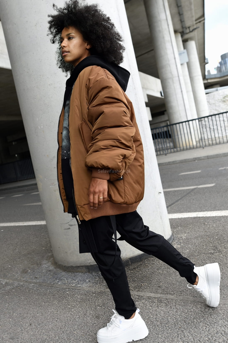 Długa kurtka Bombers Miss City Official brązowa w Selavifashion.pl
