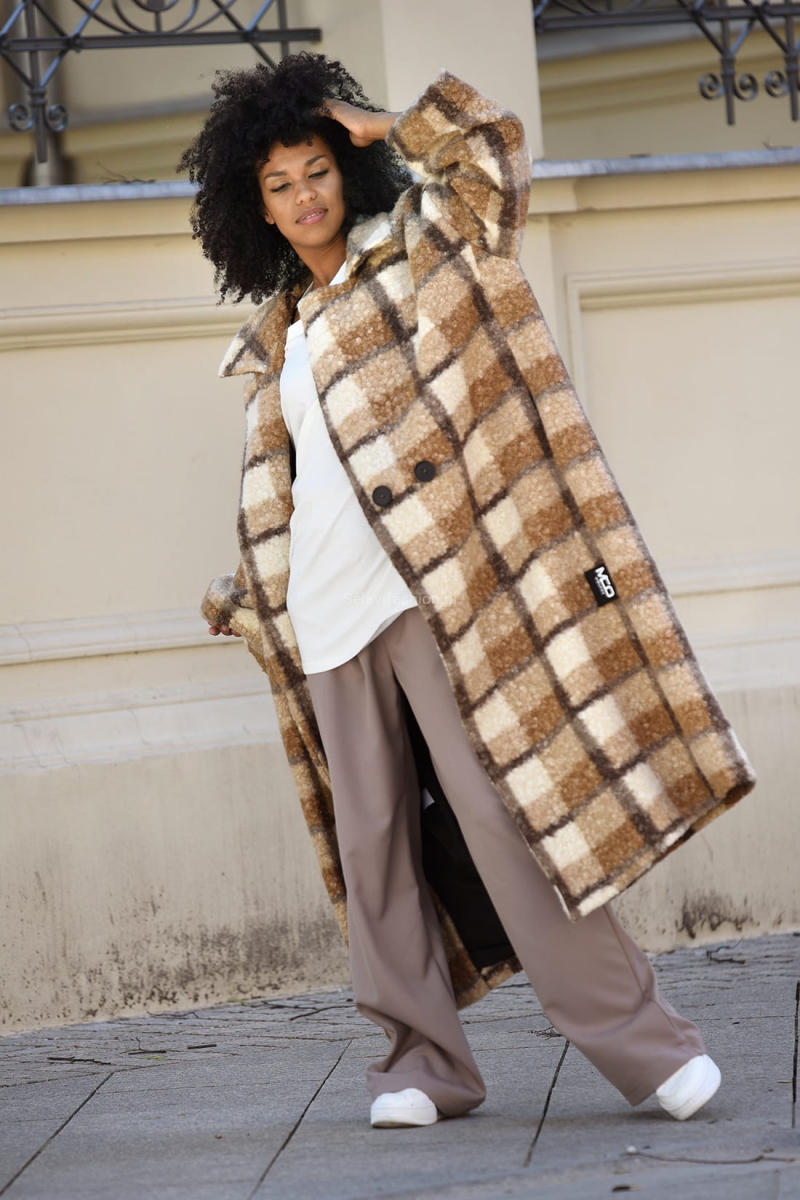 Oversizowy płaszcz Power Moves Miss City Official beżowy w Selavifashion.pl