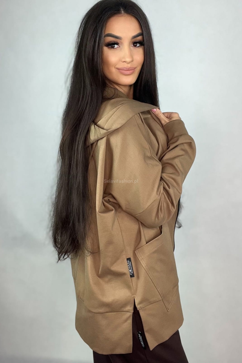 Bluza z kapturem Classic zapinana na suwak Minouu camel  w Selavifashion.pl