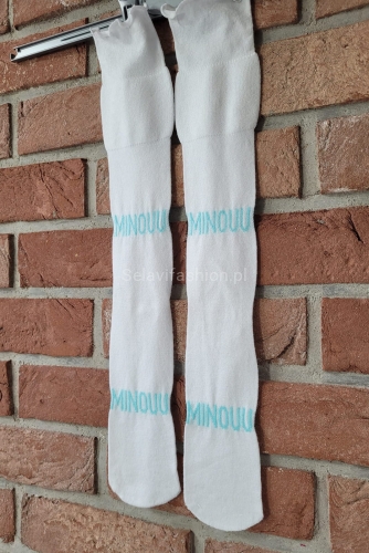 Skarpety dzianinowe z logo Minouu białe w Selavifashion.pl