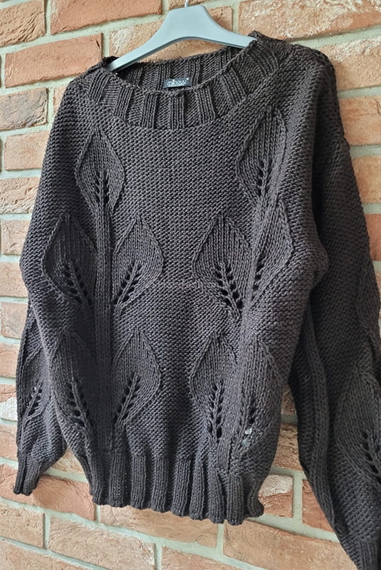 Ażurowy sweter Minouu brązowy w Selavifashion.pl