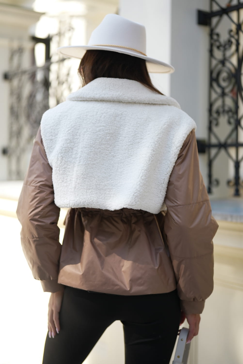 Kurtka Lion ozdobiona efektownym barankiem LaDivaMia w Selavifashion.pl