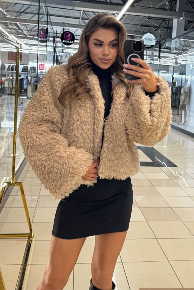Oversizowa kurtka Futrzak LaMilla beżowa w Selavifashion.pl