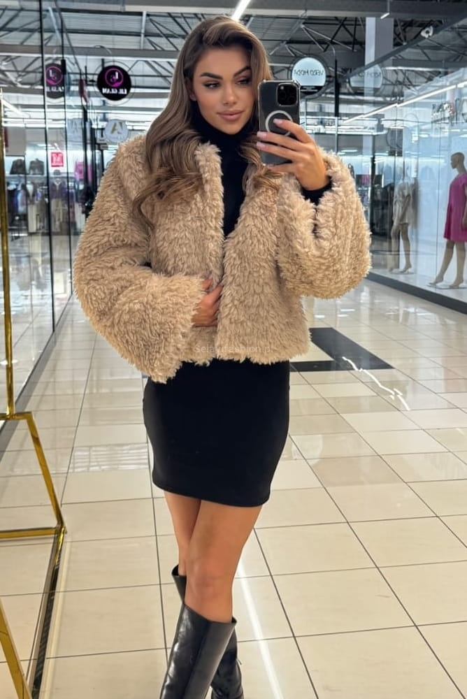 Oversizowa kurtka Futrzak LaMilla beżowa w Selavifashion.pl
