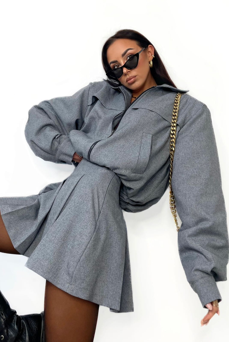 Krótka kurtka bomberka LaMilla szara w Selavifashion.pl