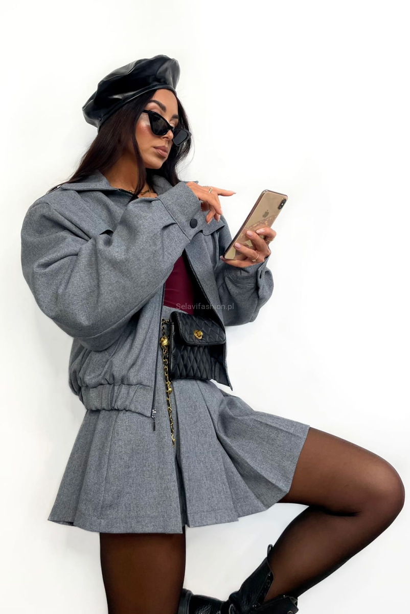 Krótka kurtka bomberka LaMilla szara w Selavifashion.pl