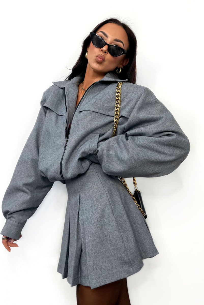 Krótka kurtka bomberka LaMilla szara w Selavifashion.pl