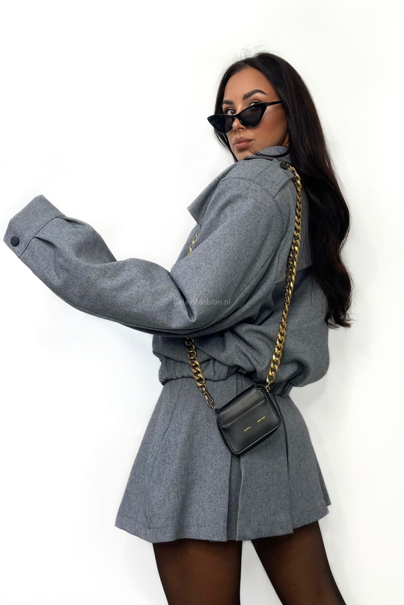 Krótka kurtka bomberka LaMilla szara w Selavifashion.pl