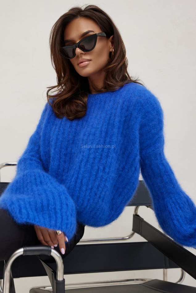 Sweter moherowy Dzwonek z szerokimi mankietami Yarn chabrowy w Selavifashion.pl