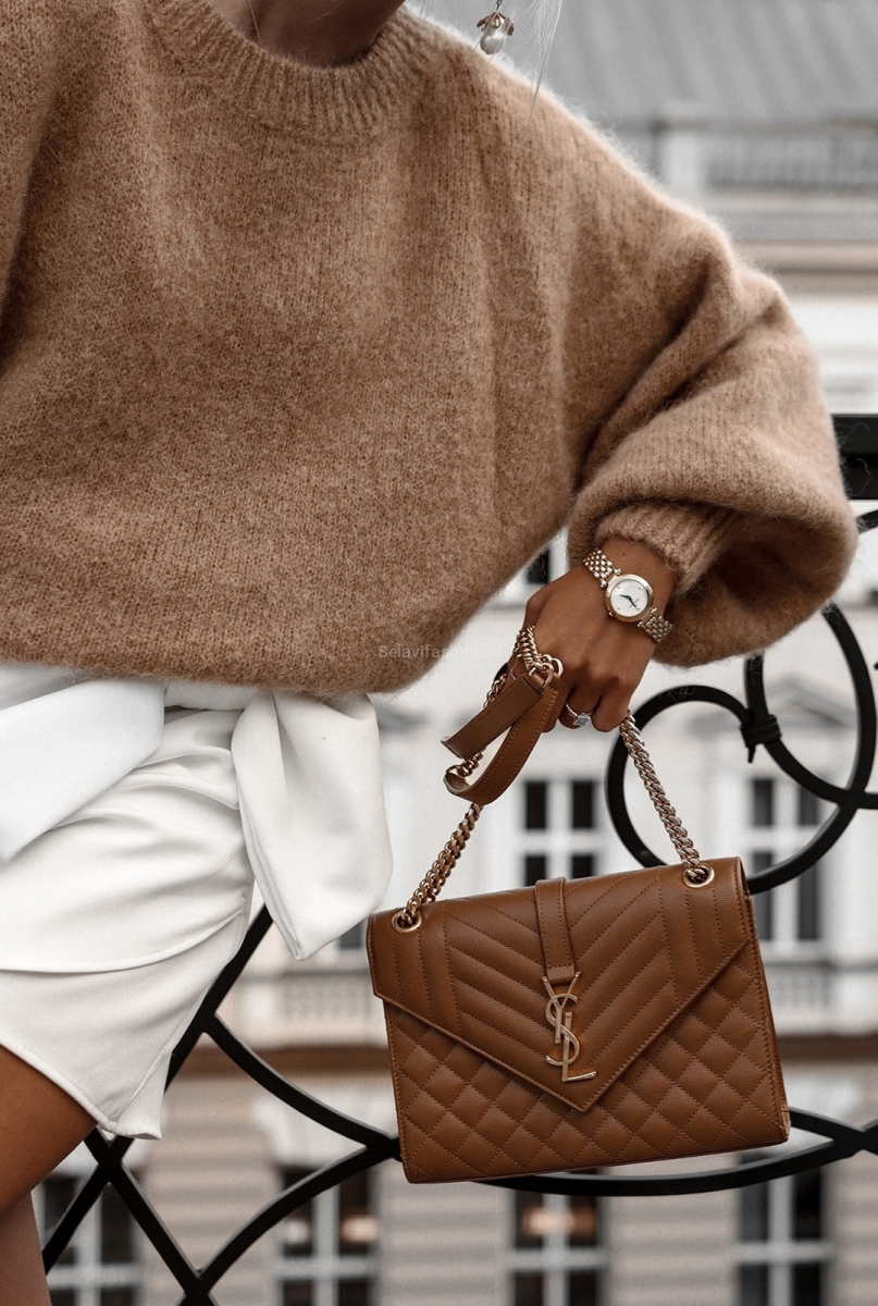 Oversizowy moherowy sweter z bufiastymi rękawami Yarn camel