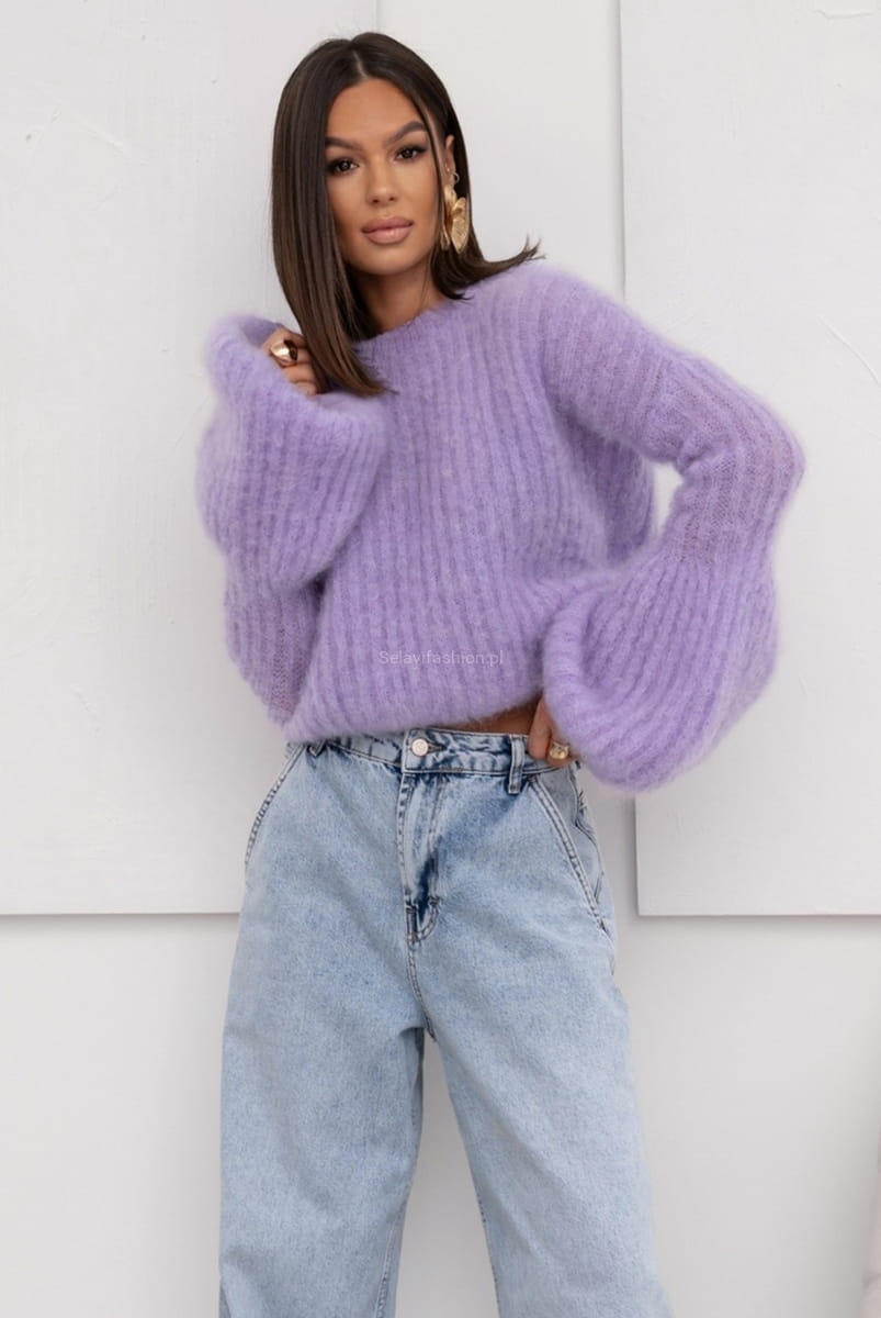 Sweter moherowy Dzwonek z szerokimi mankietami Yarn liliowy w Selavifashion.pl