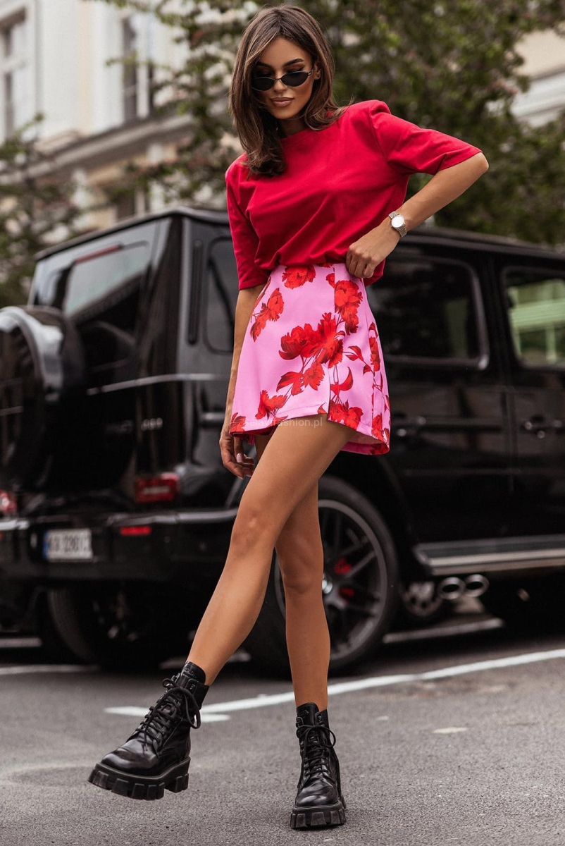 Spódniczko spodenki Czerwone Kwiaty LaMilla różowe  w Selavifashion.pl