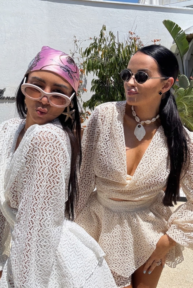 Komplet ażurowy bluzka i spódniczko spodenki LaMilla jasno beżowy w Selavifashion.pl