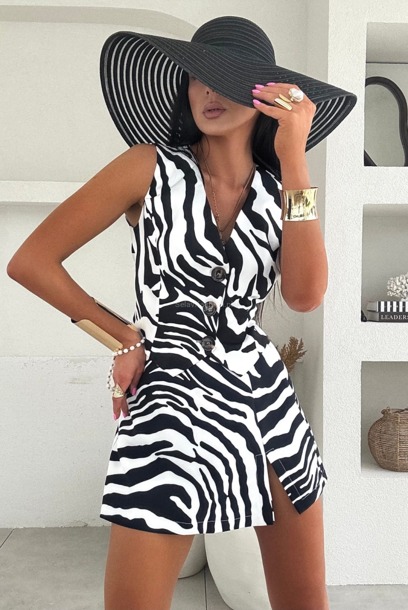 Spódniczko spodenki zebra LaMilla biało czarne.   Spodenki, które krojem stylizowane są na spódniczkę o długości mini.