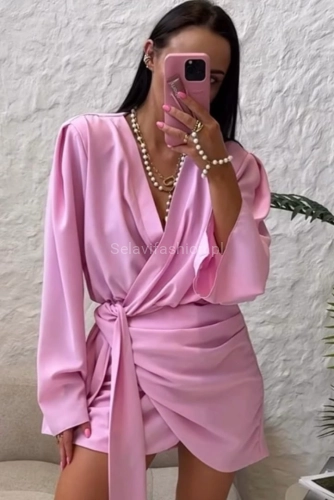 Sukienka wiązana kopertowo LaMilla różowa