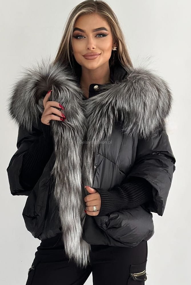 Kurtka z kapturem puchowa z naturalnym obszyciem czarna