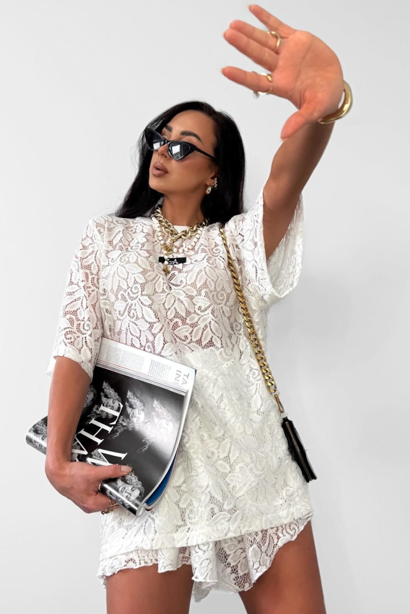 Bluzka damska, t-shirt polskiej marki LaMilla z małym logo firmy z przodu koszulki. Koronka może się różnić do przedstawionej na zdjęciu.