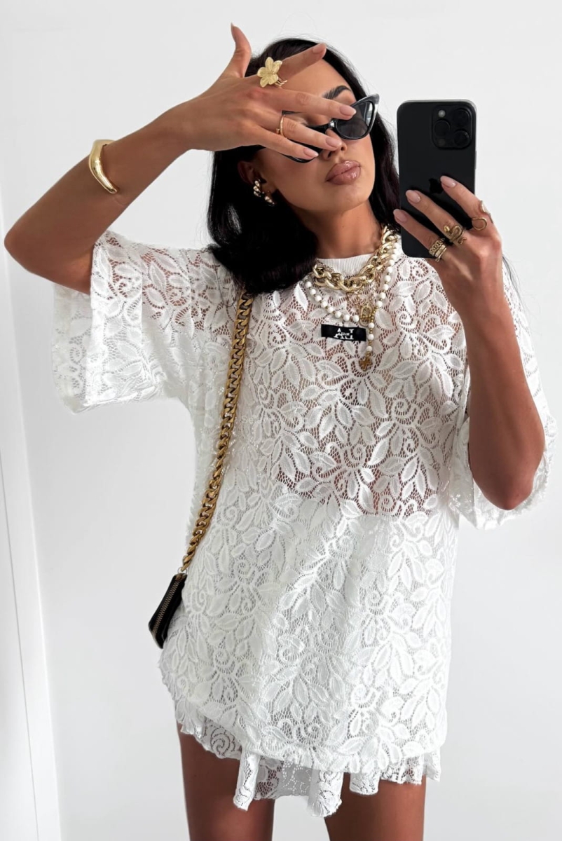 Bluzka damska, t-shirt polskiej marki LaMilla z małym logo firmy z przodu koszulki. Koronka może się różnić do przedstawionej na zdjęciu.