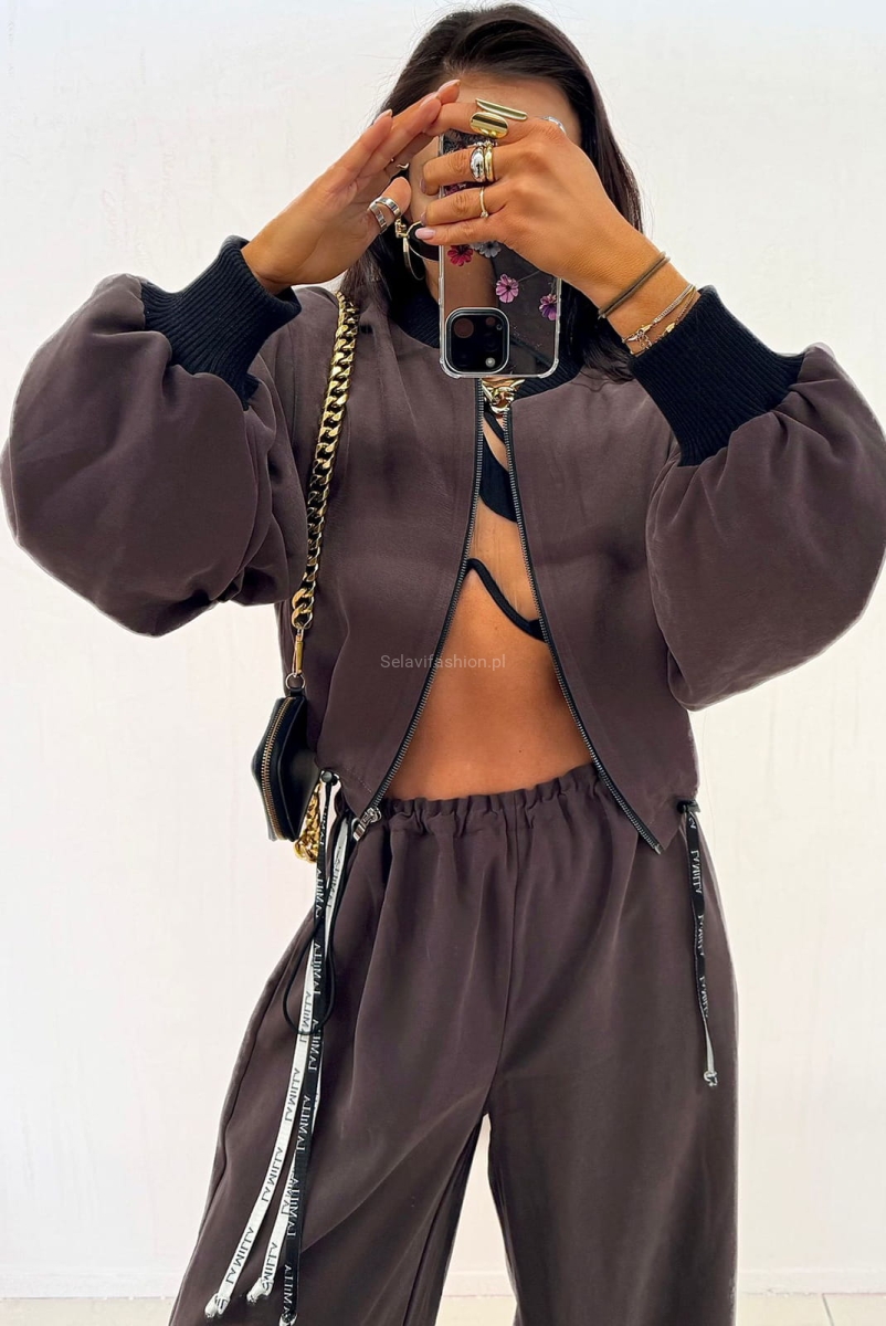 Krótka kurtka bomberka ze ściągaczem LaMilla brązowa w Selavifashion.pl