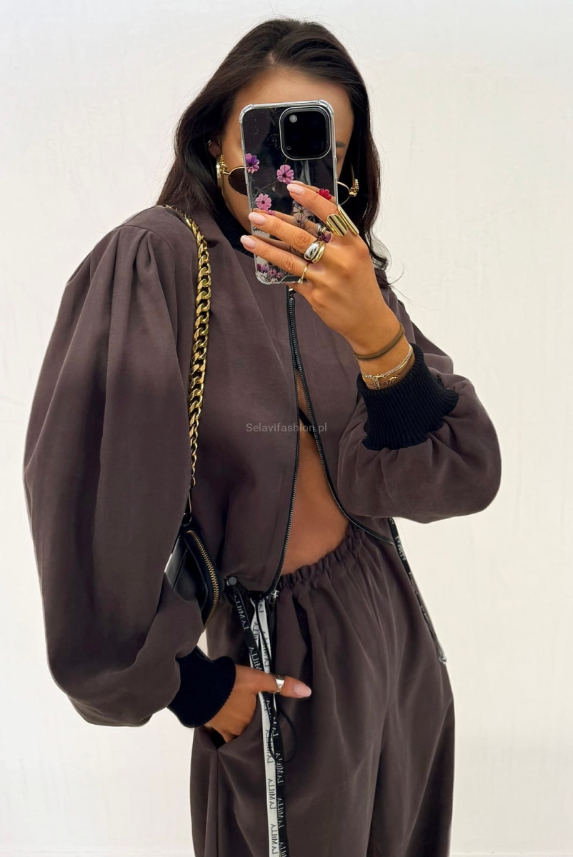 Krótka kurtka bomberka ze ściągaczem LaMilla brązowa w Selavifashion.pl