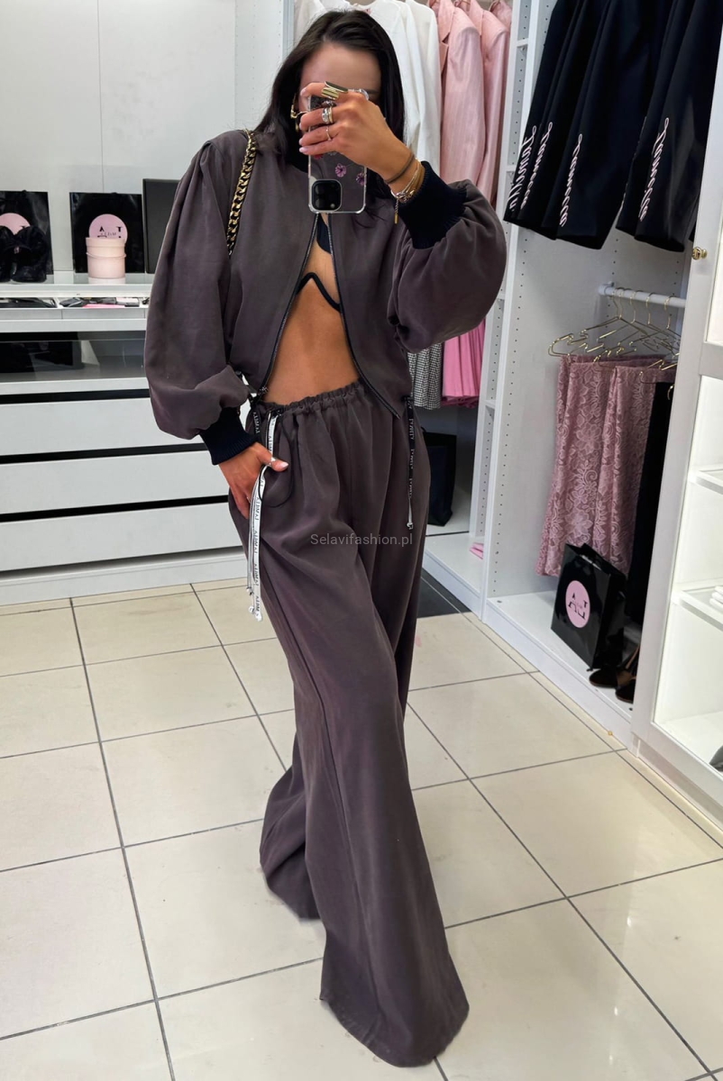 Krótka kurtka bomberka ze ściągaczem LaMilla brązowa w Selavifashion.pl