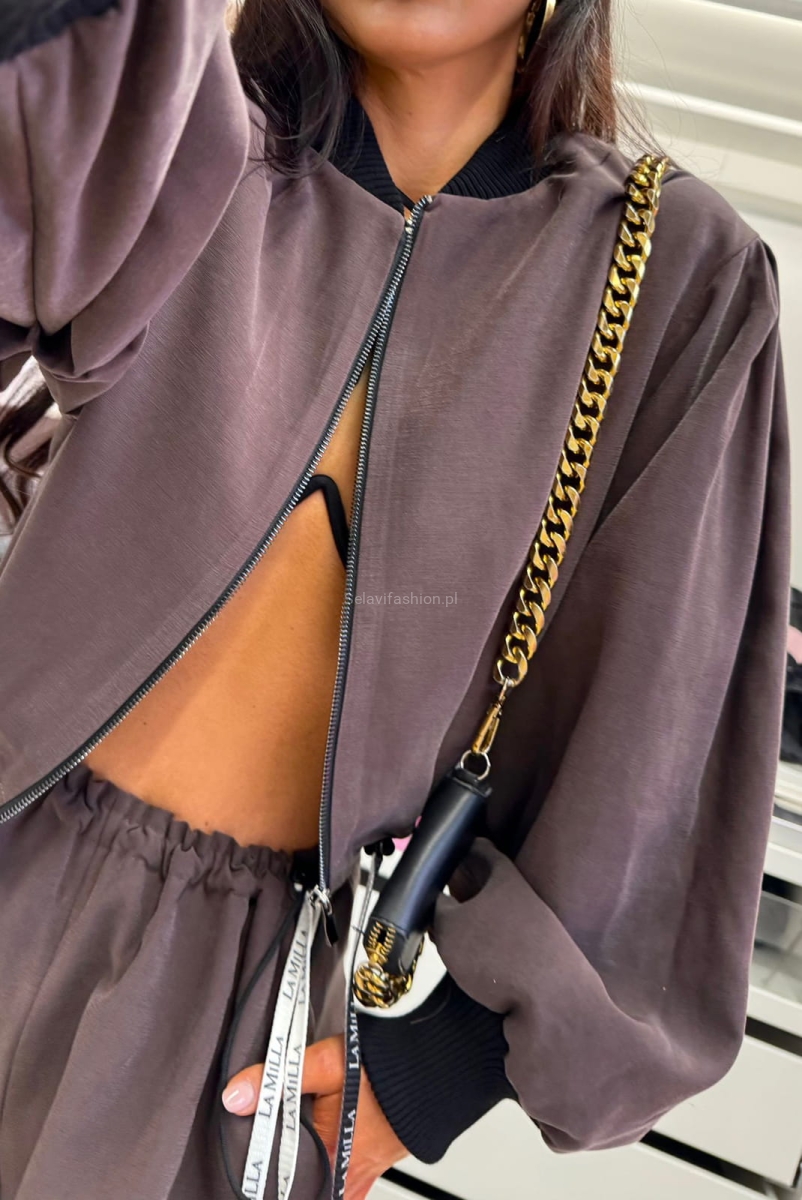 Krótka kurtka bomberka ze ściągaczem LaMilla brązowa w Selavifashion.pl