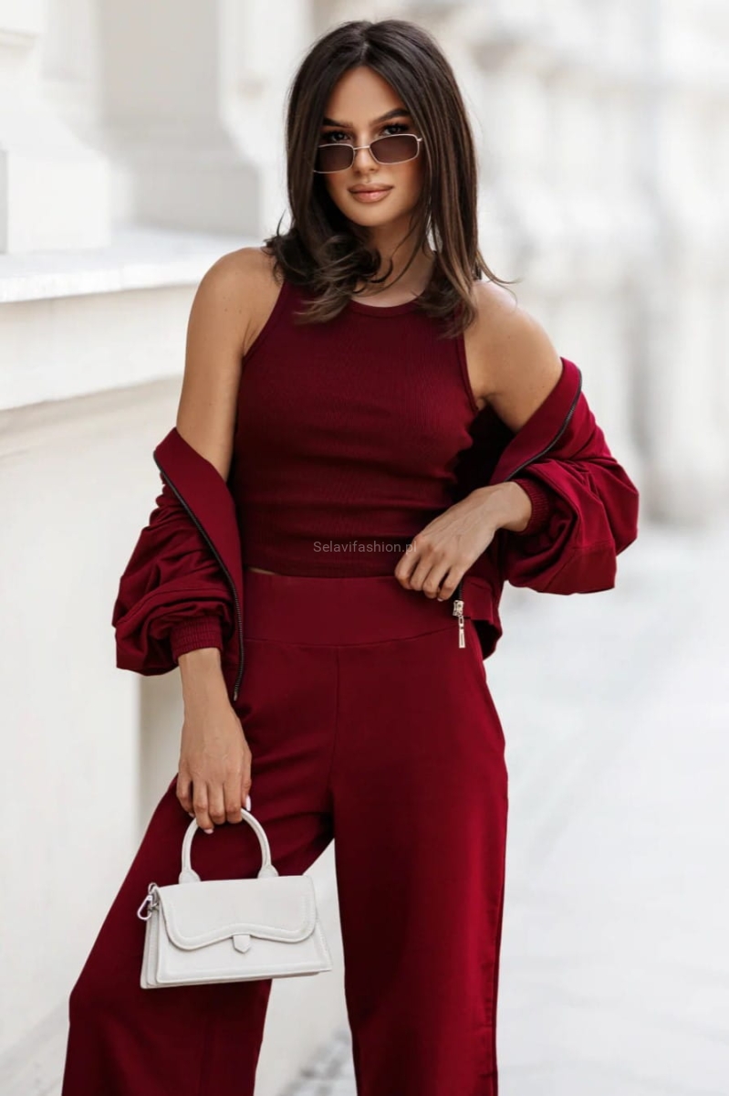 Komplet Mavia od LaBalancia to trzyczęściowy zestaw składający się z bluzy, topu i spodni, idealny na co dzień.