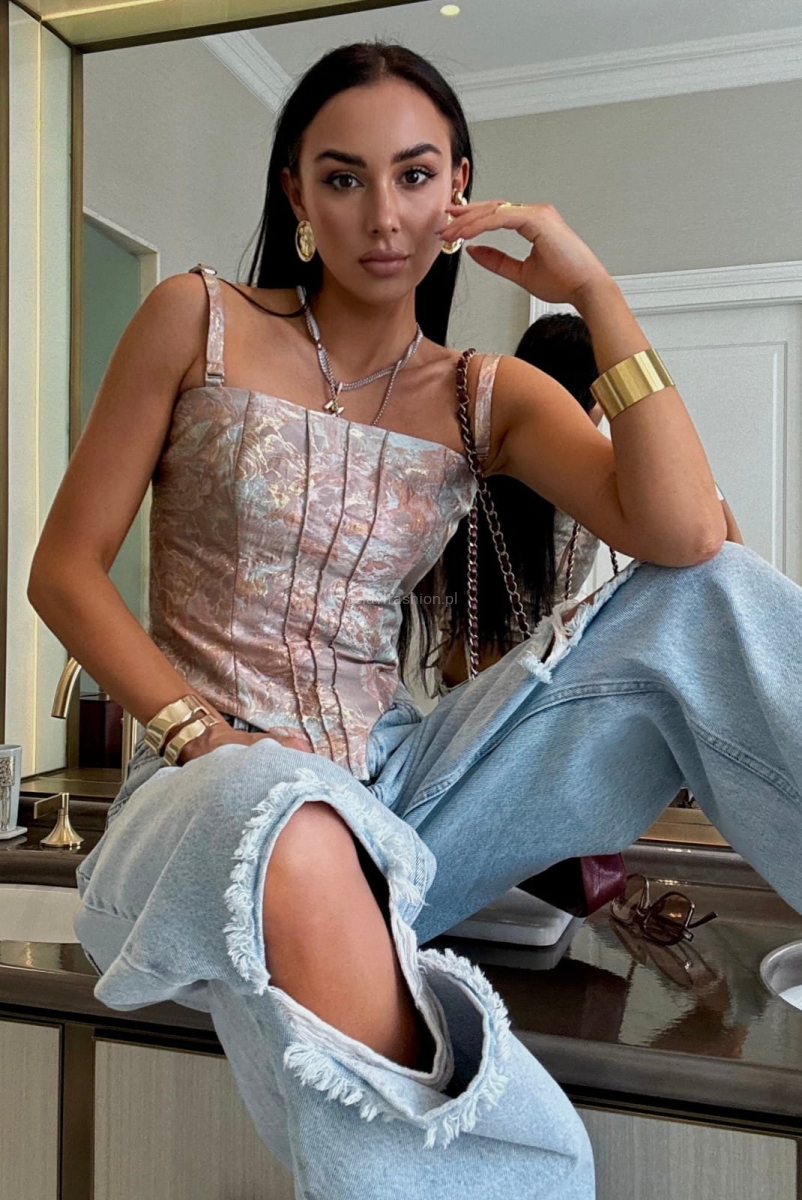 Gorset firmy LaMilla uszyty z elastycznego materiału z dodatkiem elastanu.