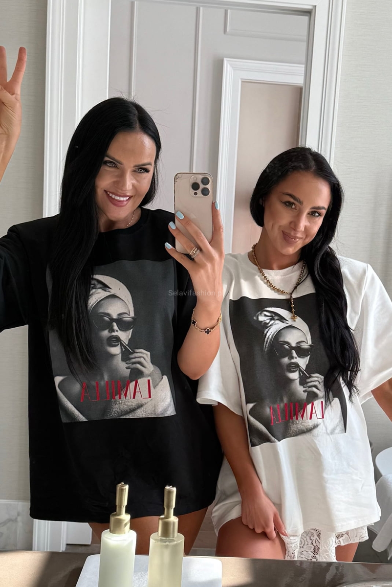 Bluzka damska, bawełniany t-shirt Morning polskiej marki LaMilla. W ramionach wszyte małe poduszki. Ozdobiona printem.