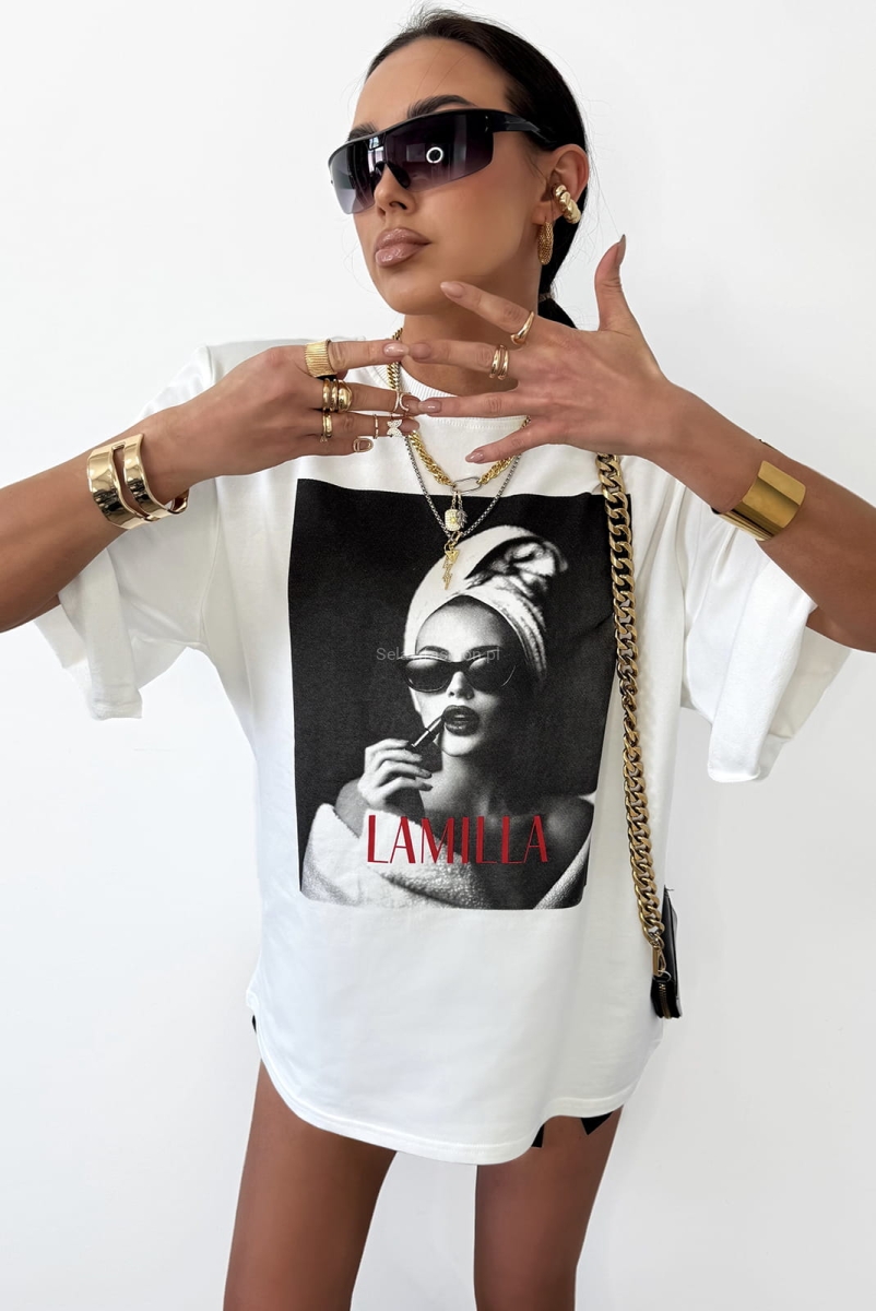 Bluzka damska, bawełniany t-shirt Morning polskiej marki LaMilla. W ramionach wszyte małe poduszki. Ozdobiona printem.