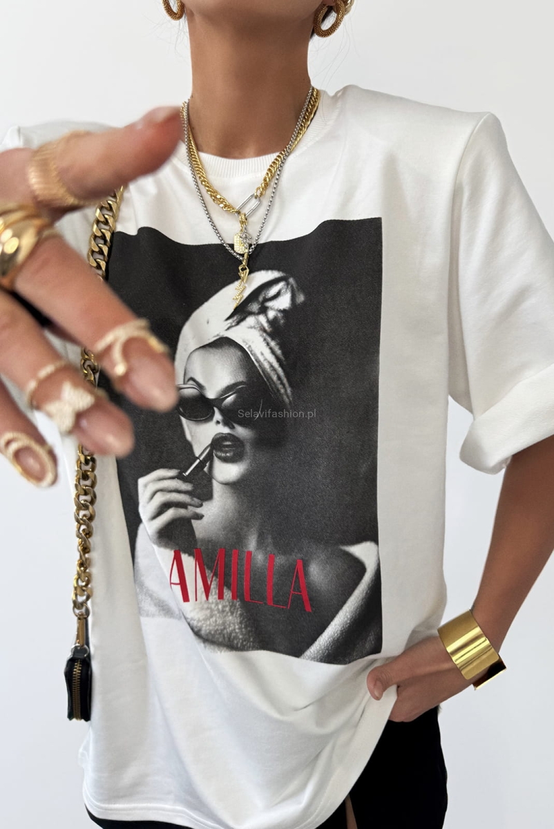 Bluzka damska, bawełniany t-shirt Morning polskiej marki LaMilla. W ramionach wszyte małe poduszki. Ozdobiona printem.