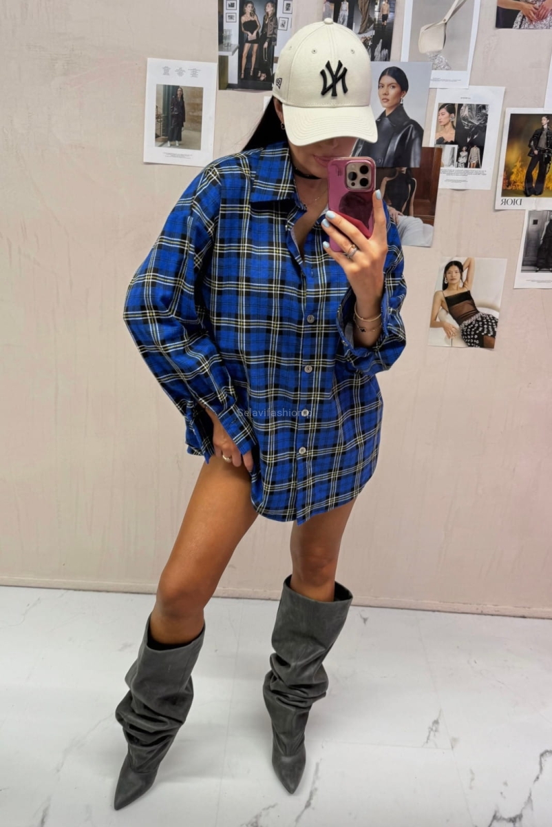 Klasyczna flanelowa koszula w kratę od LaMilla uszyta z bawełnianej tkaniny, zapinana na guziki.