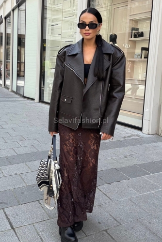 Spódnica firmy LaMilla uszyta z delikatnego koronkowego materiału, ozdobionego wzorem kwiatowym.