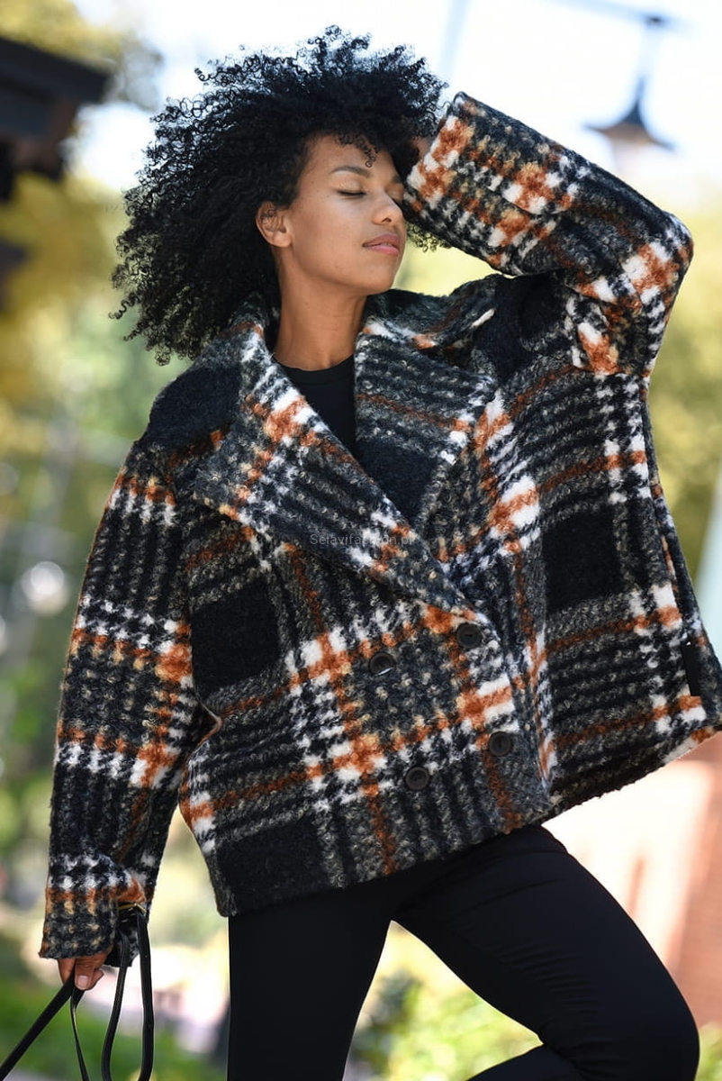 Krótki płaszcz wełniany Unwritten Miss City Official czarny w Selavifashion.pl