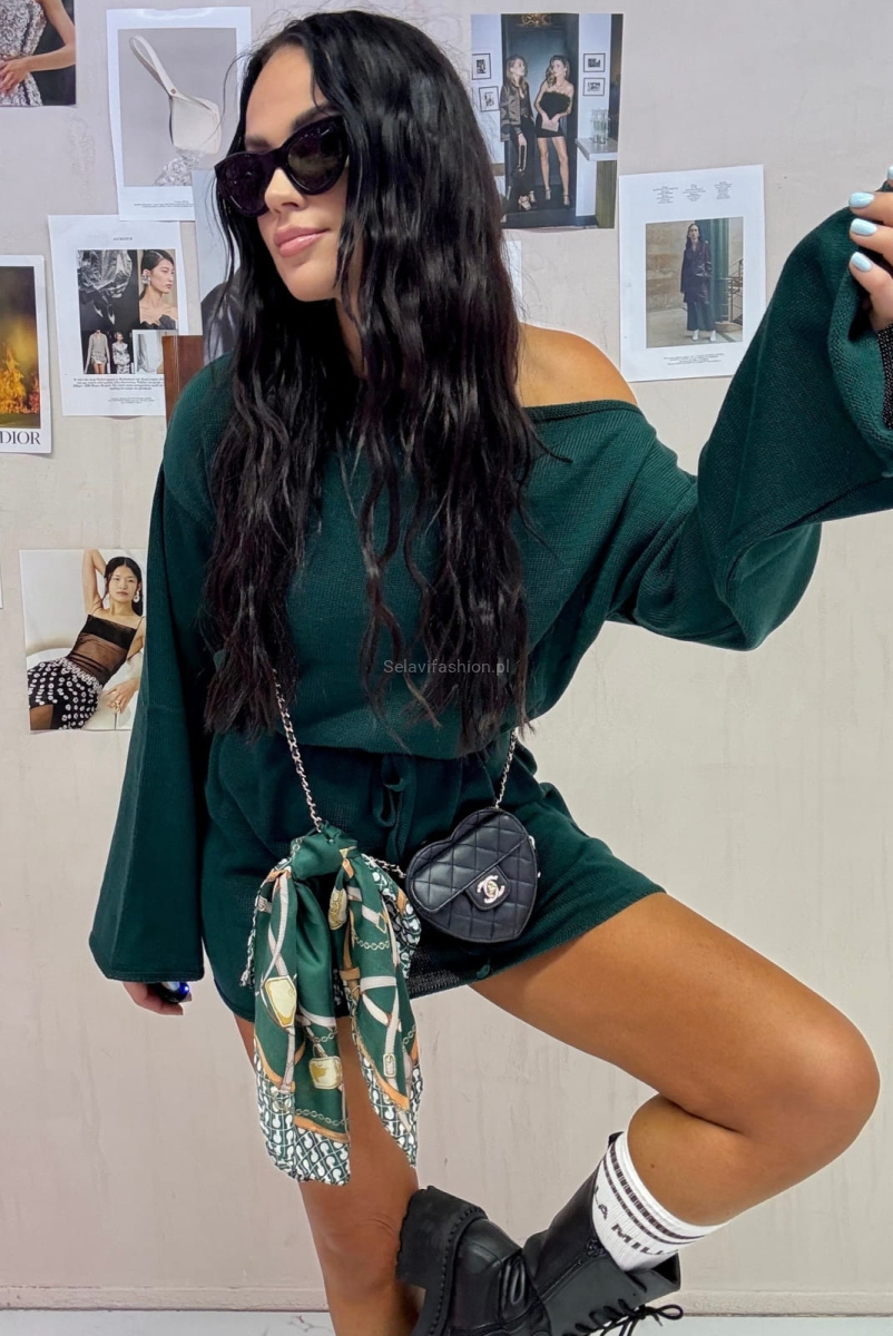 Stylowy i wygodny sweter od LaMillki to idealna propozycja na chłodniejsze dni. Wykonany z przyjemnej w dotyku dzianiny w kolorowe, drobne paseczki, przyciąga wzrok i dodaje charakteru każdej stylizacji.