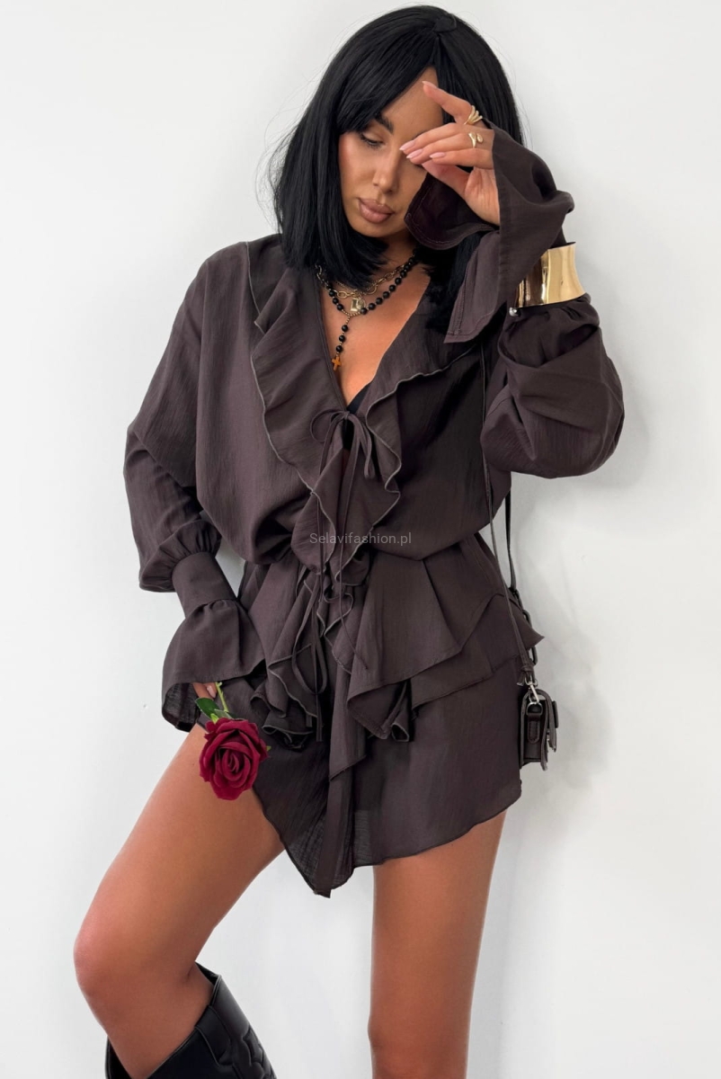 Spódniczko spodenki od La Milla szyte z delikatnego materiału.