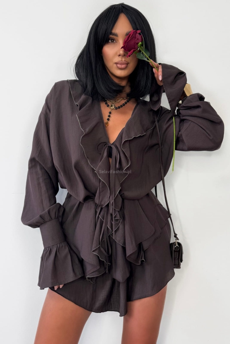 Spódniczko spodenki od La Milla szyte z delikatnego materiału.