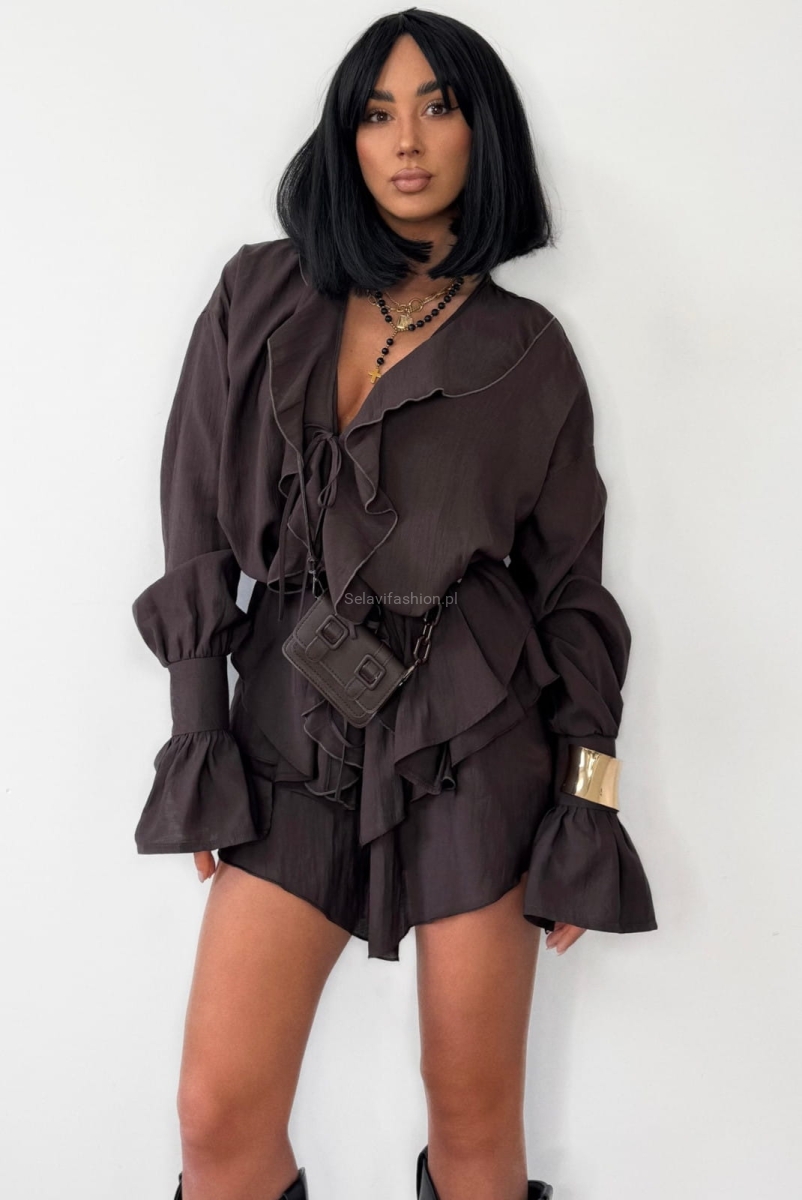 Spódniczko spodenki od La Milla szyte z delikatnego materiału.