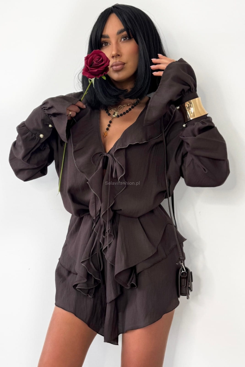 Spódniczko spodenki od La Milla szyte z delikatnego materiału.