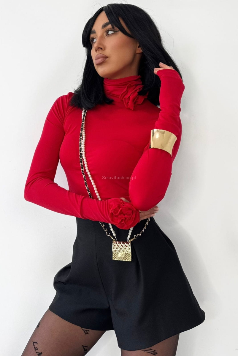 Krótkie spodenki, szorty damskie polskiej marki LaMilla w eleganckim wydaniu to idealna baza do looków na różne okazje. Wyróżniają się szerokimi nogawkami.