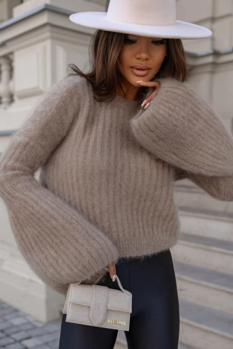 Sweter moherowy Dzwonek z szerokimi mankietami Yarn beżowy
