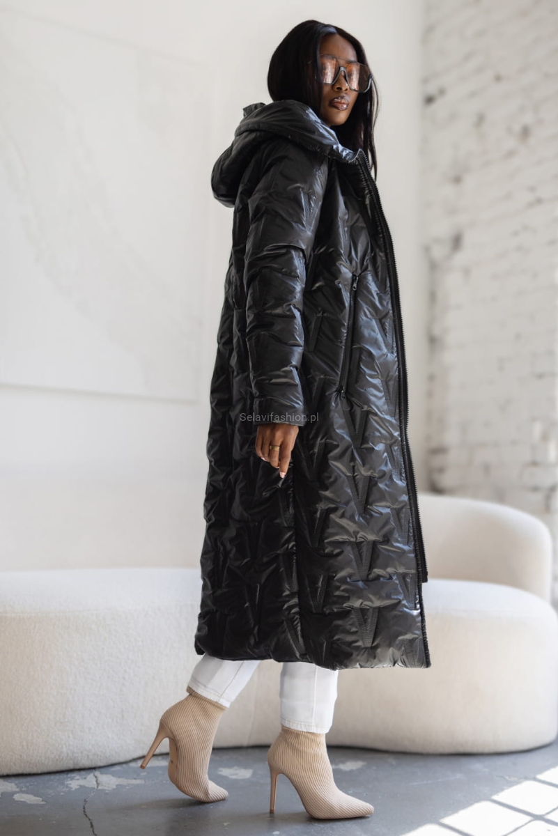Długa ocieplana kurtka z kapturem LaDonna czarna w Selavifashion.pl