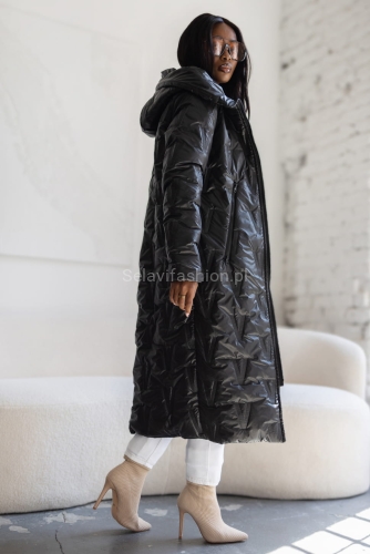 Długa ocieplana kurtka z kapturem LaDonna czarna w Selavifashion.pl