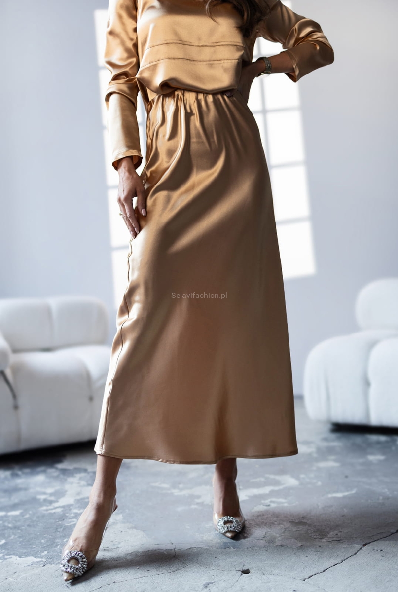 Elegancki satynowy komplet Silks bluzka i spódnica Miss City Official w Selavifashion.pl