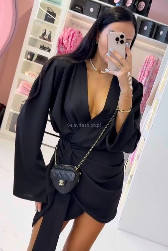 Sukienka wiązana kopertowo LaMilla czarna w Selavifashion.pl