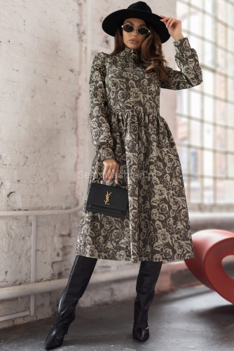 Sukienka jeansowa w kwiaty Miss City Official beżowa w Selavifashion.pl